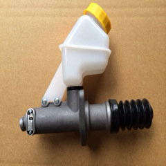 Главный цилиндр сцепления с бачком Shaanxi F3000 DZ9114230022