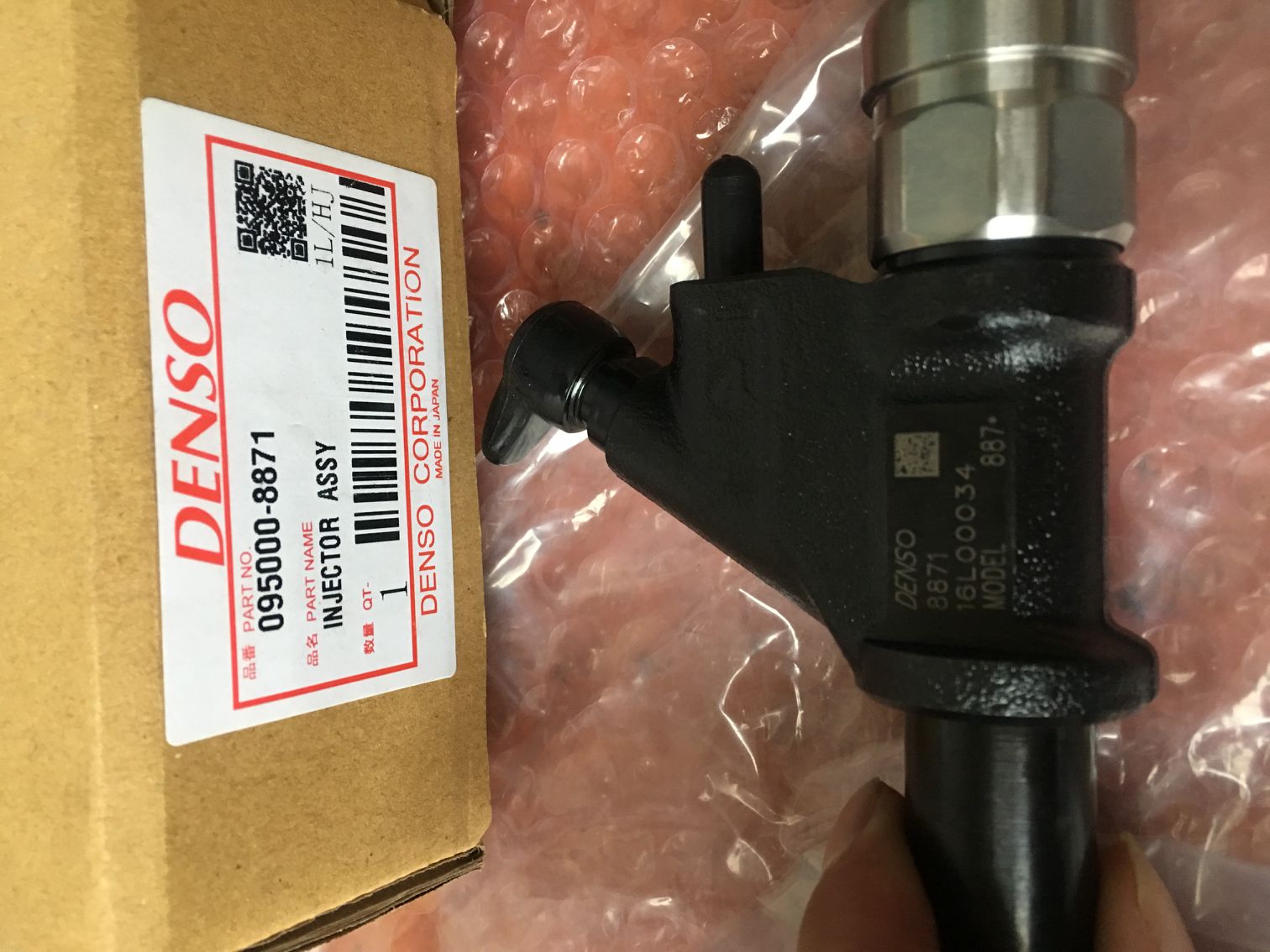 Топливная форсунка Howo 095000-8871 / VG1038080007